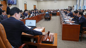 반도체 기업 세액공제 5%p 상향 'K칩스법' 기재위 통과