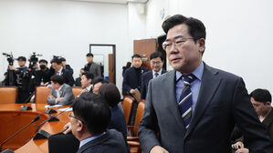 원내대책회의 참석하는 박찬대 원내대표(사진=연합뉴스)