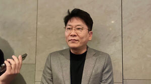 LG엔솔 김동명 "트럼프 관세 예견된 시나리오&hellip;영향 지켜보는 중"