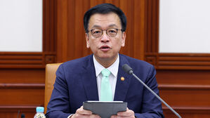 최상목 대행, 젊은 과학자 오찬&hellip;"정책 지원 아끼지 않을 것"