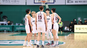 부산 BNK 선수들(사진=WKBL 제공, 연합뉴스)