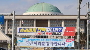 비상계엄에 정당 불법 현수막도 '난립'&hellip;작년 12월 7천 개 수거