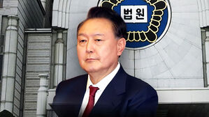 윤 대통령 내란 혐의 첫 공판&hellip;구속 취소 심문도 진행