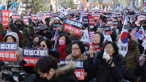 탄핵 무효 외치는 대통령 지지자들(사진=연합뉴스)