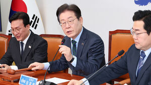 이재명 "함께 위기 극복" 박용진 "대의명분 앞 모든 것 털자"