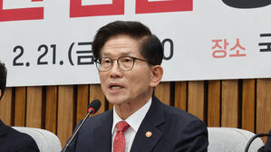 김문수 "'내란 판단' 헌재 아닌 형사재판서&hellip;윤 직무 복귀하길"