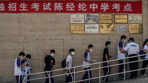 AI 열풍 영향에…"중국 대학들, 외국어 전공 모집 잇따라 중단"