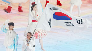 하얼빈 AG 폐회식 대한민국 기수 압바꾸모바(사진=연합뉴스)