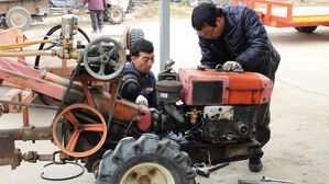 농기계 순회 수리 현장 (사진=영동군 제공, 연합뉴스)