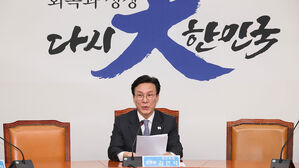 더불어민주당 김민석 최고위원이 23일 서울 여의도 국회에서 기자간담회를 하고 있다.