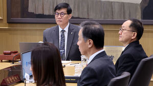 한은 총재 "20조 이상 추경은 부작용 더 커&hellip;재정건전성 등 문제"