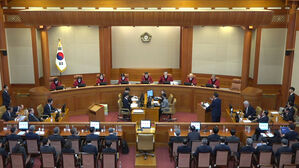 윤 탄핵심판, 8시간 최종변론 끝에 종결&hellip;3월 중순 선고할 듯