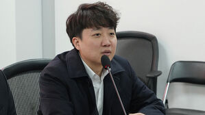 이준석 "일처리 미숙에 유감&hellip;검찰총장&middot;공수처장 거취 표명해야"