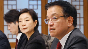 최 대행 측, '마은혁 권한쟁의' 선고에 "헌재 존중&hellip;살펴볼 것"