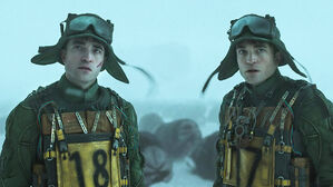 봉준호 신작 '미키 17' 흥행 시동…개봉일 32만 명 예매