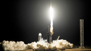케네디 우주 센터의 패드 39A에서 Intuitive Machines의 두 번째 달 착륙선이 장착된 SpaceX Falcon 9 로켓이 이륙하고 있다.(사진=AP, 연합뉴스)