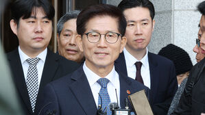 김문수 국무회의서 사의 표명&hellip;오후 퇴임식 뒤 대선 준비 본격화