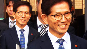 [영상] 김문수 "헌법재판소가 대통령 파면 자격 있나?"...지지율 이유 묻자 "한 마디로 말하자면!" 대권 행보 시작?