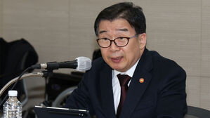 유철환 위원장 (사진=국민권익위원회 제공, 연합뉴스)