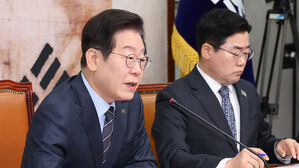 더불어민주당 이재명 대표가 106주년 3&middot;1절을 하루 앞둔 28일 서울 여의도 국회에서 열린 확대간부회의에서 발언하고 있다.