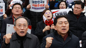 민주 "극우정당 자처"&hellip;국민의힘 "국민을 극우로 매도하나"