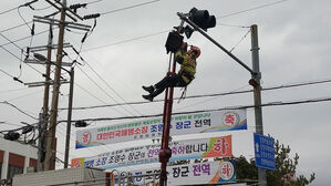 "태풍급 강풍에 가로등&middot;가로수 쓰러져"&hellip;제주 피해 속출