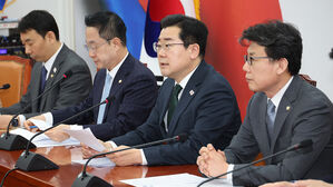 박찬대 "최 대행, 마은혁 임명 않고 헌정 파괴&hellip;공직자 자격 없어"