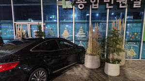 50대 음주 승용차 운전자, 광주 남구청사 1층 유리창 들이받아