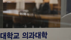 "정부 설득하겠다, 의대생 돌아와라" 의대 학장들 호소문