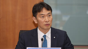 '사의 표명' 이복현 금감원장 "금융위원장이 만류"