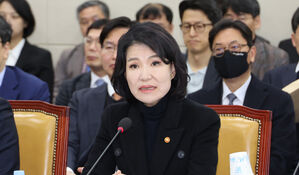 과방위 부정선거론&middot;계엄 공방&hellip;"윤 대통령 내란수괴" "이재명도 범죄자"