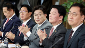 손뼉 치는 권성동 원내대표(사진=공동취재, 연합뉴스)