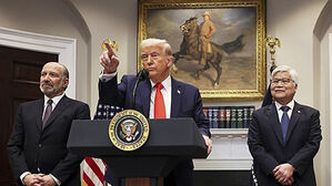 트럼프, 대부분의 멕시코 제품 25% 관세 부과 한 달 유예 결정