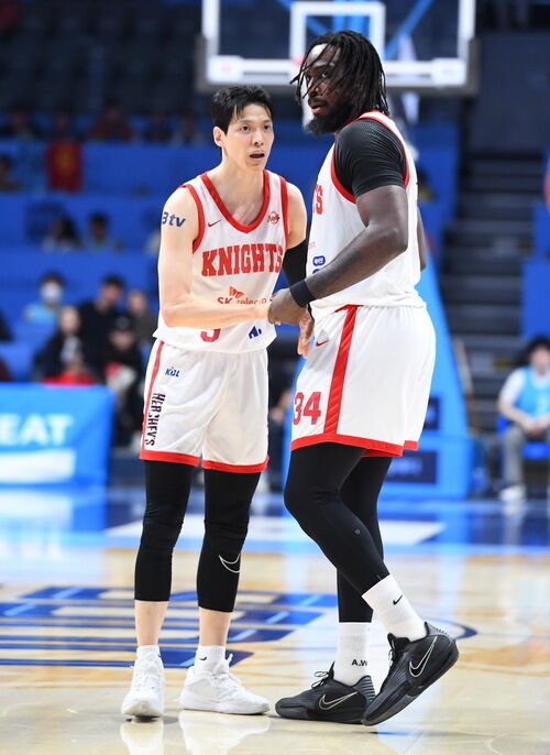 SK의 김선형과 자밀 워니(사진=KBL 제공, 연합뉴스)