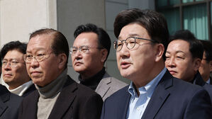 8일 서울 대검찰청 앞에서 열린 국민의힘 비상의원총회.