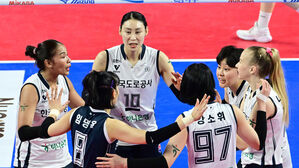 여자배구 도로공사 5연승&hellip;타나차 20점 활약