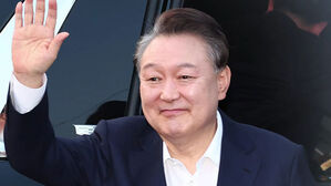 윤 대통령, 52일 만에 석방&hellip;"재판부 결단 감사"