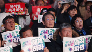 윤 석방에 광화문서 파면 촉구&middot;이재명 참석&hellip;지지자들은 관저 앞
