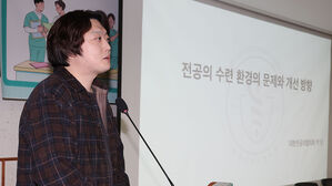 사직 전공의 "출산 직전 당직, 난장판 수련&hellip;현실 드라마와 달라"