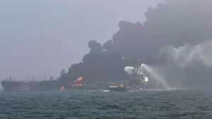 북해서 미군 항공유 실은 유조선&middot;화물선 충돌&hellip;37명 전원 구조