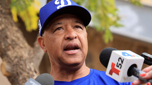 다저스 로버츠 감독, 김혜성 뺀 이유에 "모레혼 구속이 빨라서"