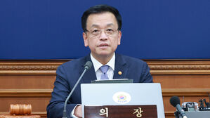 최 대행 "트럼프발 미 우선주의 화살, 우리 정조준&hellip;윈윈 합의에 총력"