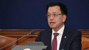 최 권한대행, 대선 출마 질문에?..."미와 균형잡힌 상호이익관계 추구"