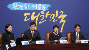 조국혁신당도 거리투쟁&hellip;'파면 촉구' 광화문∼헌재 삼보일배