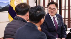 여객기 참사 유가족 만난 우원식 의장 "특별법 제정 최선"