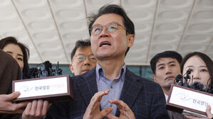 기자회견 하는 윤 대통령 변호인단(사진=연합뉴스)