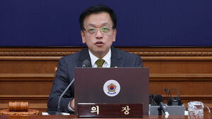 최 대행, 외교&middot;산업&middot;과기 차관 소집&hellip;민감국가 해제에 총력