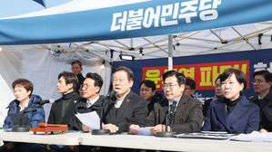 더불어민주당 이재명 대표가 19일 서울 종로구 경복궁역 부근 광화문 민주당 천막농성장에서 열린 현장 최고위원회의에서 발언하고 있다.(사진=국회사진기자단, 연합뉴스)