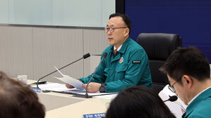 정부, 의대생 집단 휴학에 "수업 거부 시 학칙에 따라 엄정 대응"