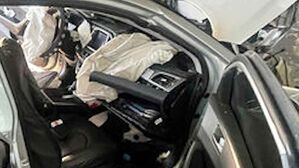 김해공항 청사에 택시 돌진&hellip;2명 사상